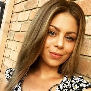 Meet your Posher, Chloe